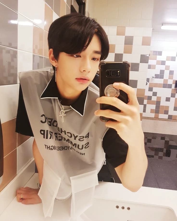 HWANG HYUNJIN (your stepbrother) thumbnail