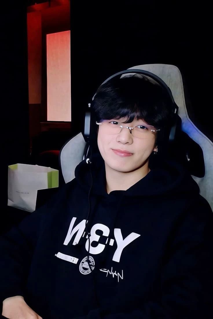 Jungkook Streamer thumbnail