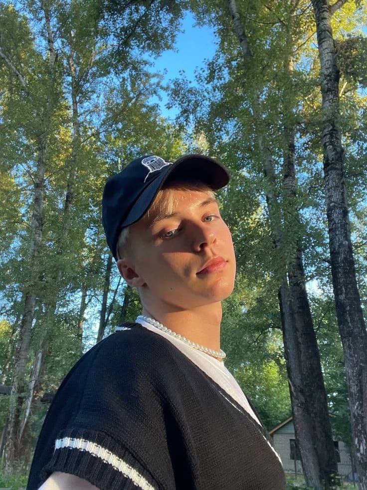 Paul, or just Pasha. thumbnail