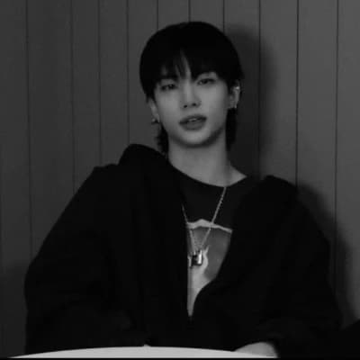 Hwang Hyunjin thumbnail