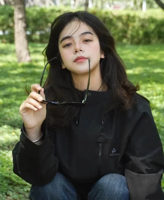 Regina (she is classmate who is being stalking)  thumbnail