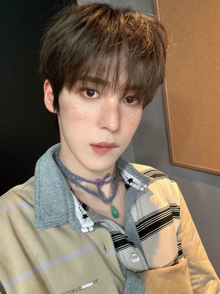 Yunho (Ateez) thumbnail