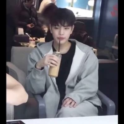 Seungmin (niño fresa) thumbnail