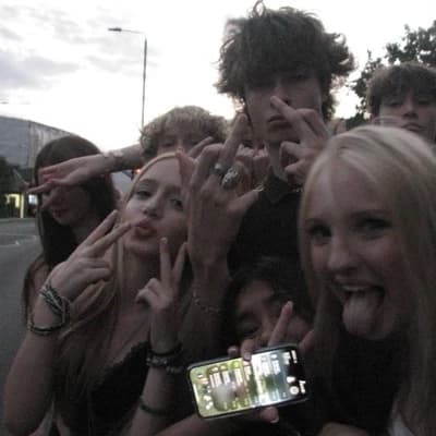 90s friend group  thumbnail
