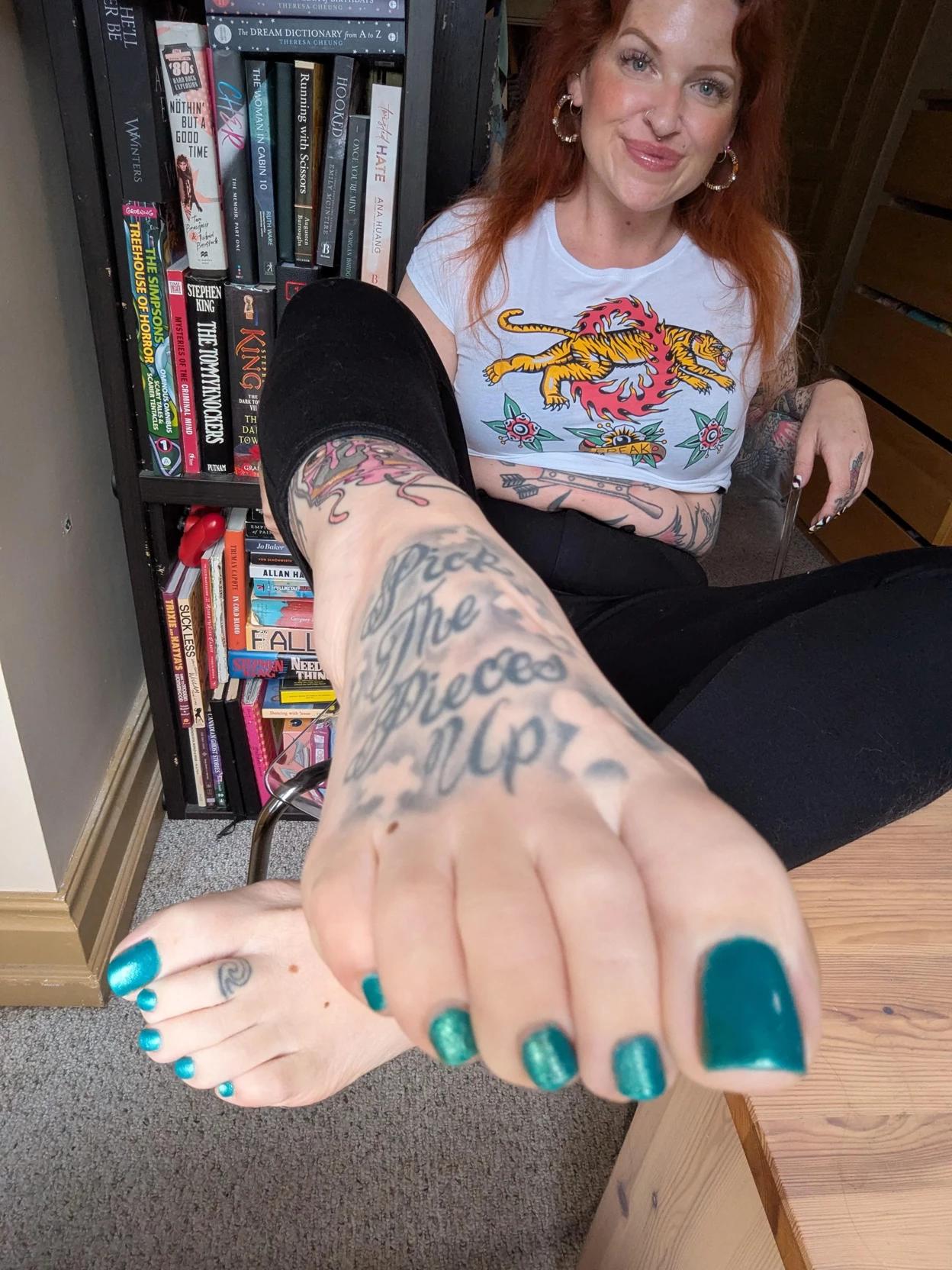Mara - Tattooed Bookworm (Foot/Feet) thumbnail