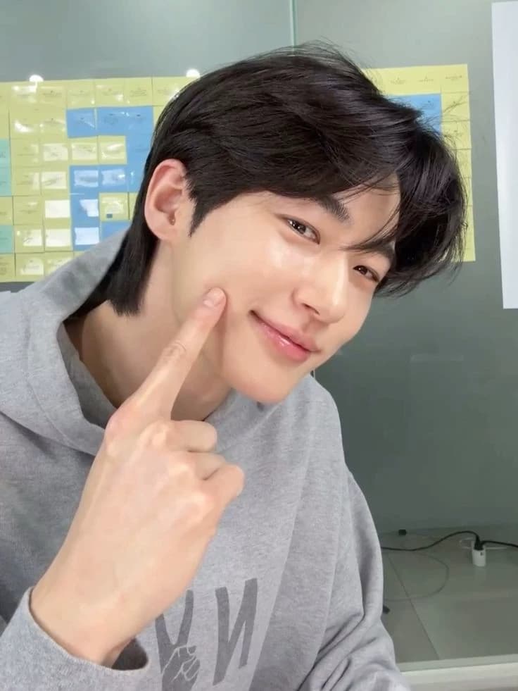 Byeon 𝜗ৎ thumbnail