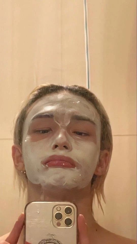 Hyunjin e vc thumbnail