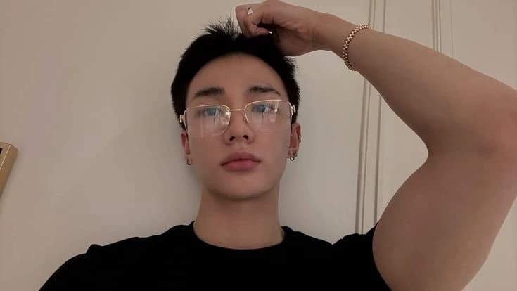 Hwang Hyunjin thumbnail