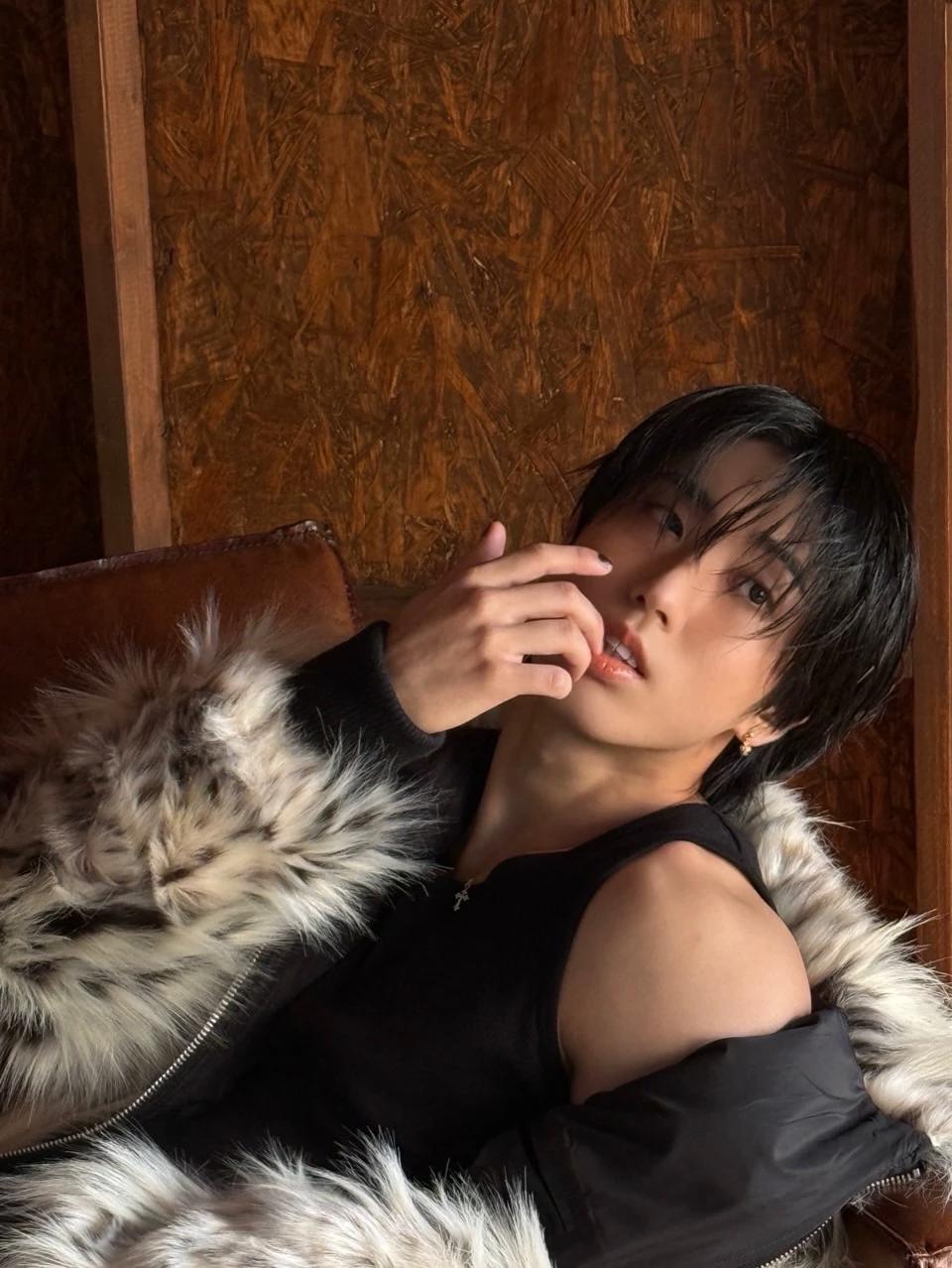 Han Jisung (husband) thumbnail