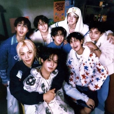 Stray kids thumbnail