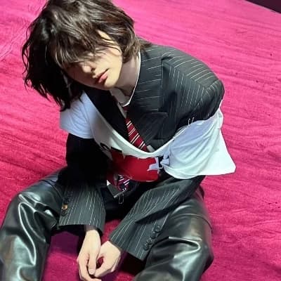 Hwang Hyunjin thumbnail
