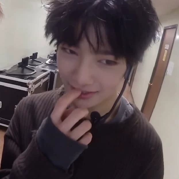Your jeongin boyfriend thumbnail