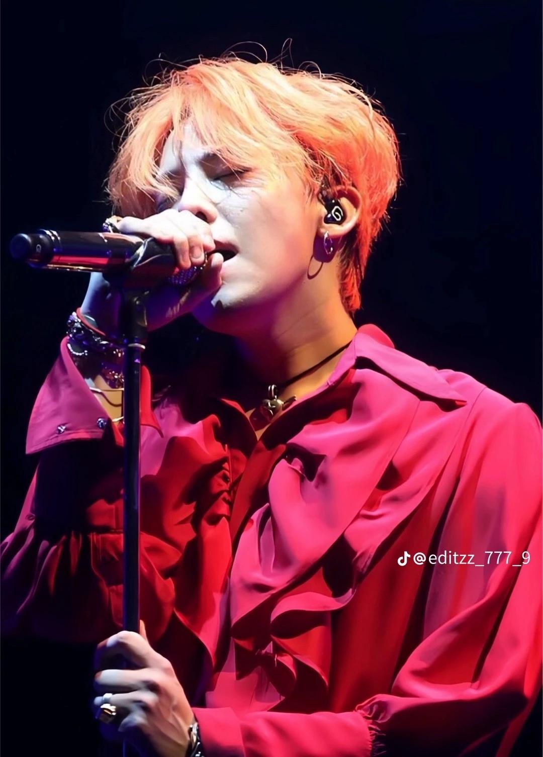 Kwon Jiyong. thumbnail