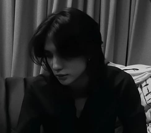 Hwang Hyunjin thumbnail