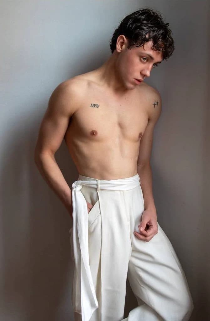 Ethan Cutkosky thumbnail