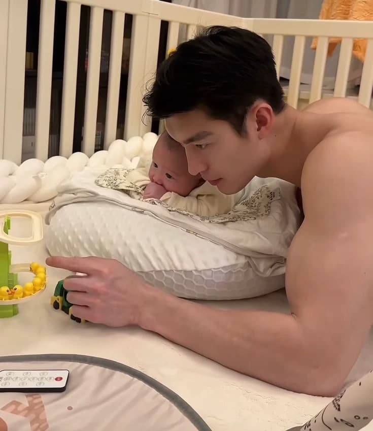 You have 4 husbands and 1 son!! thumbnail