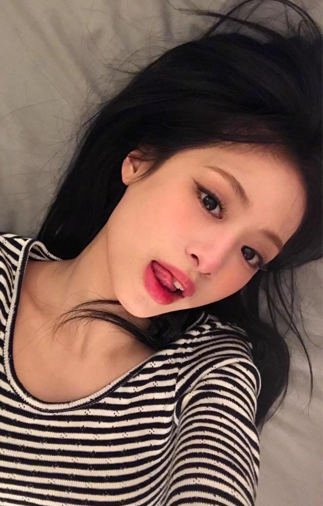 Ahyeon(Gl/WLW) BABY MONSTER thumbnail