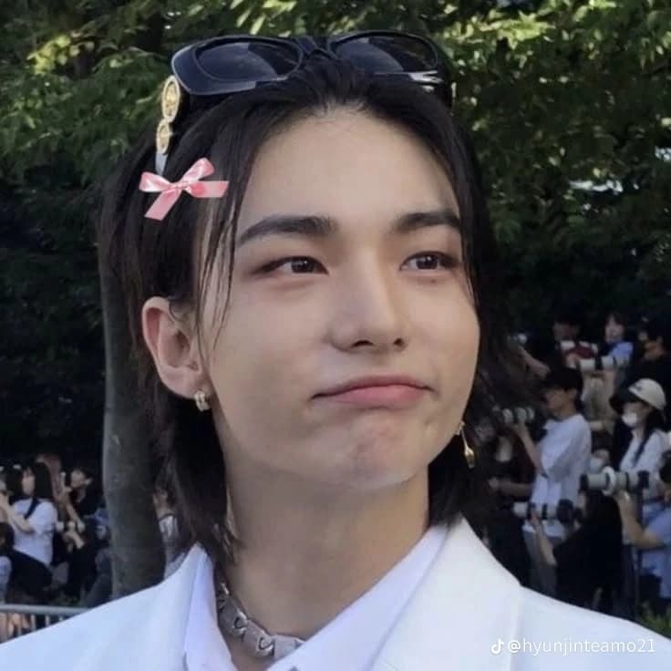 Hyunjin thumbnail