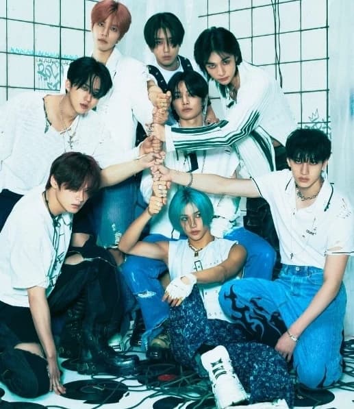 Stray kids thumbnail