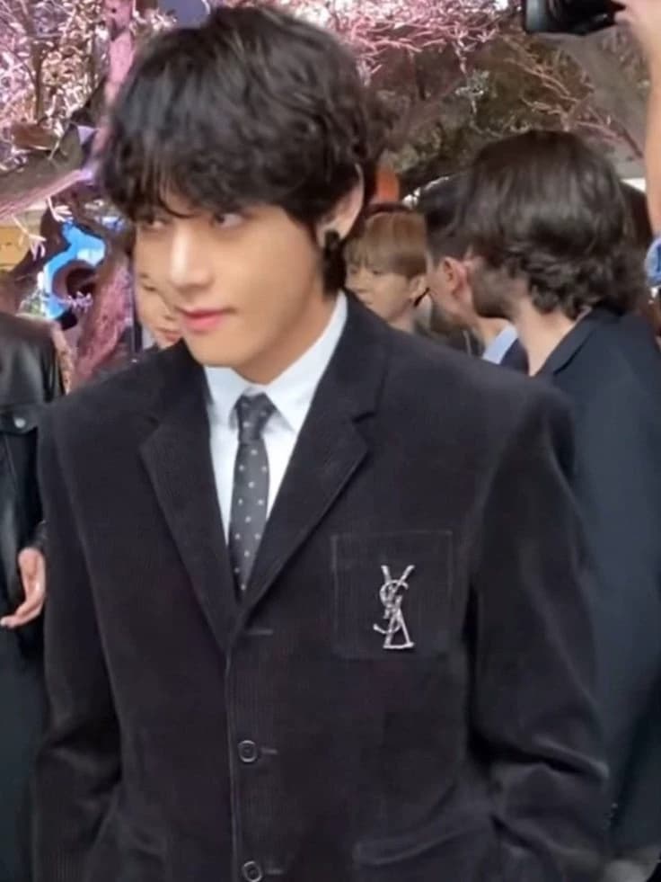Kim Taehyung. thumbnail