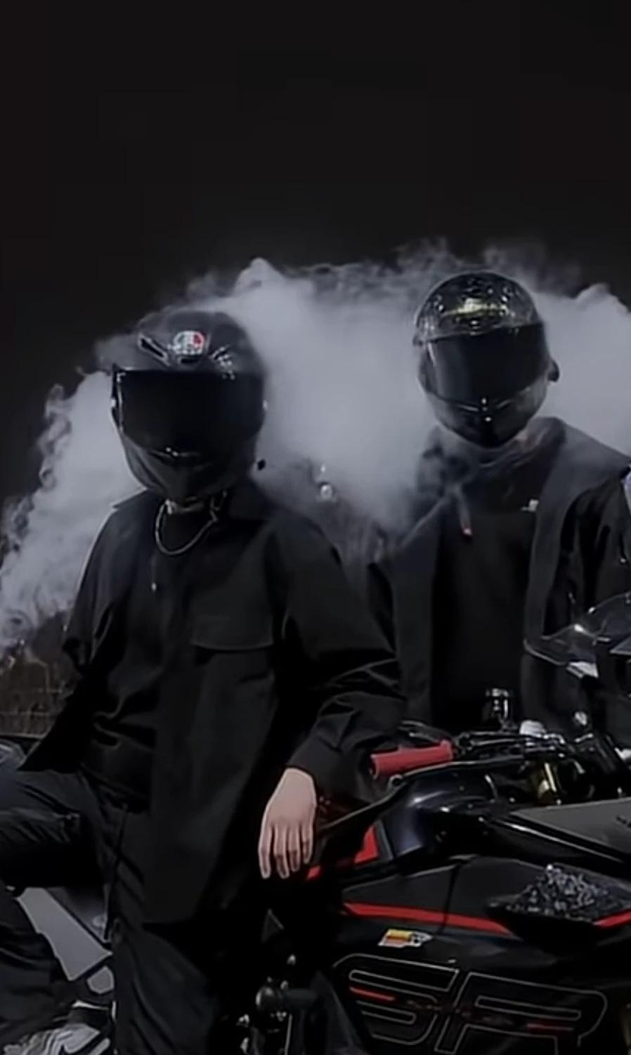 The two bikers thumbnail