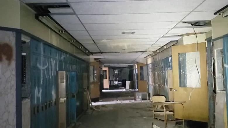 Haunted school! thumbnail