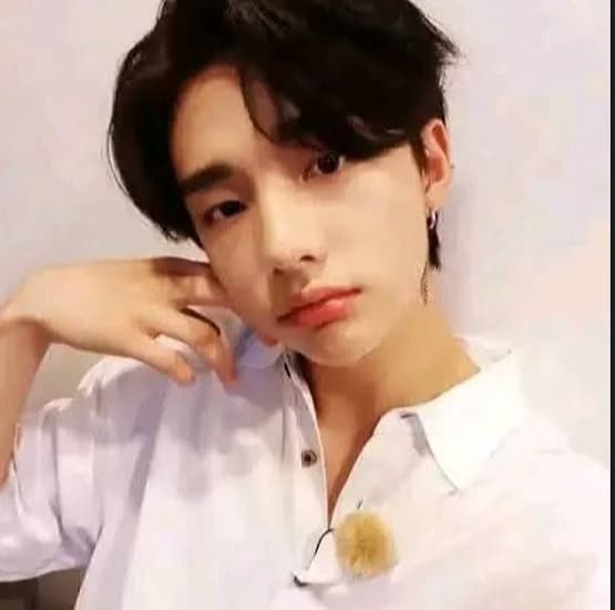 Hwang Hyunjin thumbnail