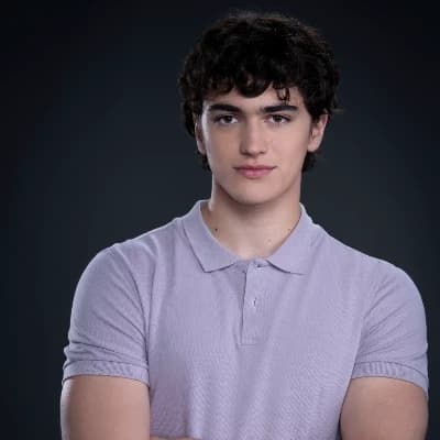 Sebastián Véraza (Tristán Maze, actor in Contrato De Corazones) thumbnail