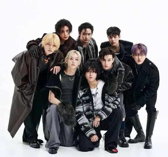 Stray kids the crimsonCrown thumbnail