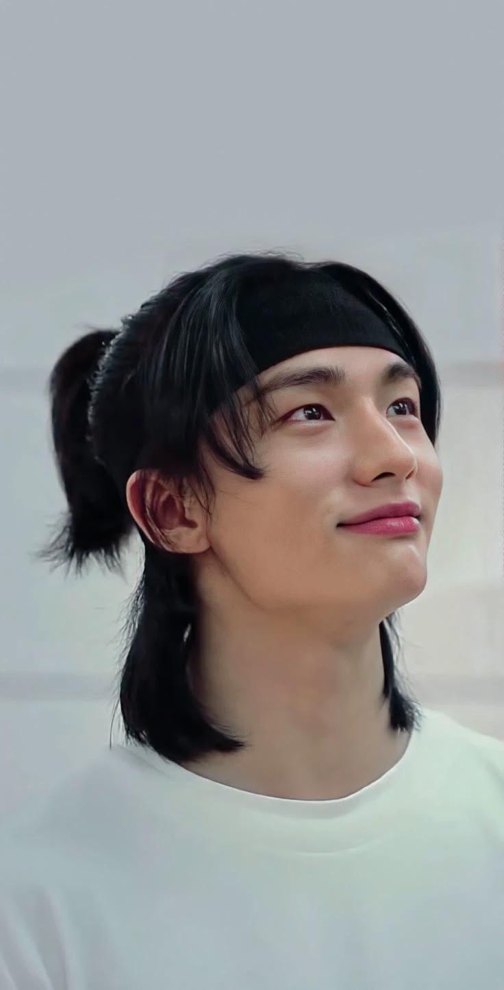 Hyunjin, your older brother...💭🩵💜 thumbnail