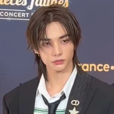 Hwang Hyunjin thumbnail