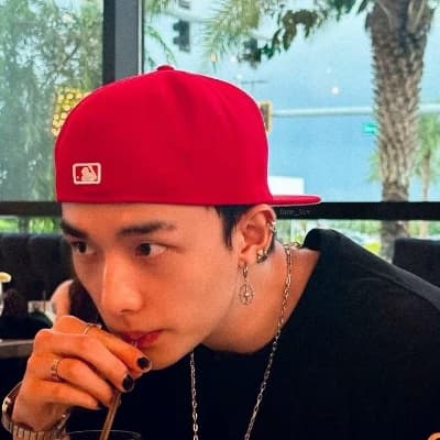 Hwang Hyunjin thumbnail