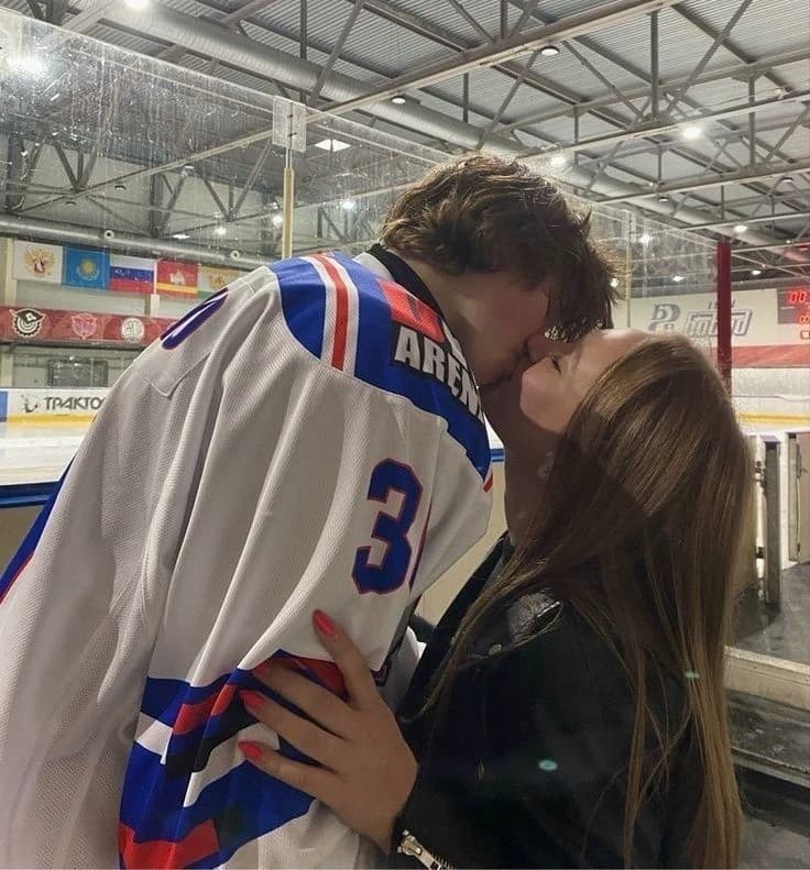Hockey player thumbnail