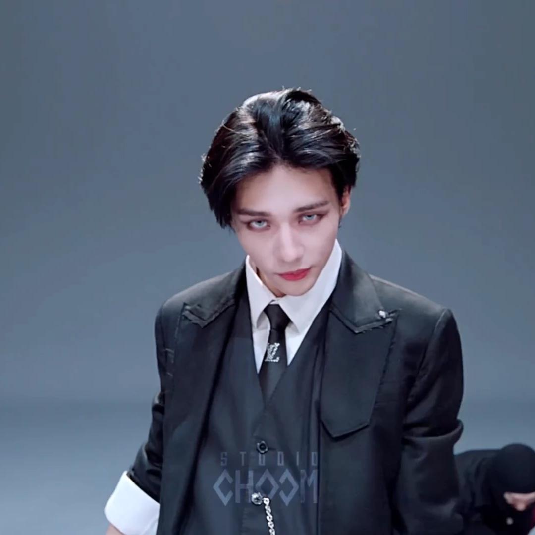 Hwang Hyunjin thumbnail