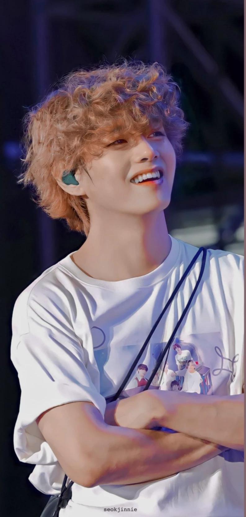 Kim Taehyung  V thumbnail