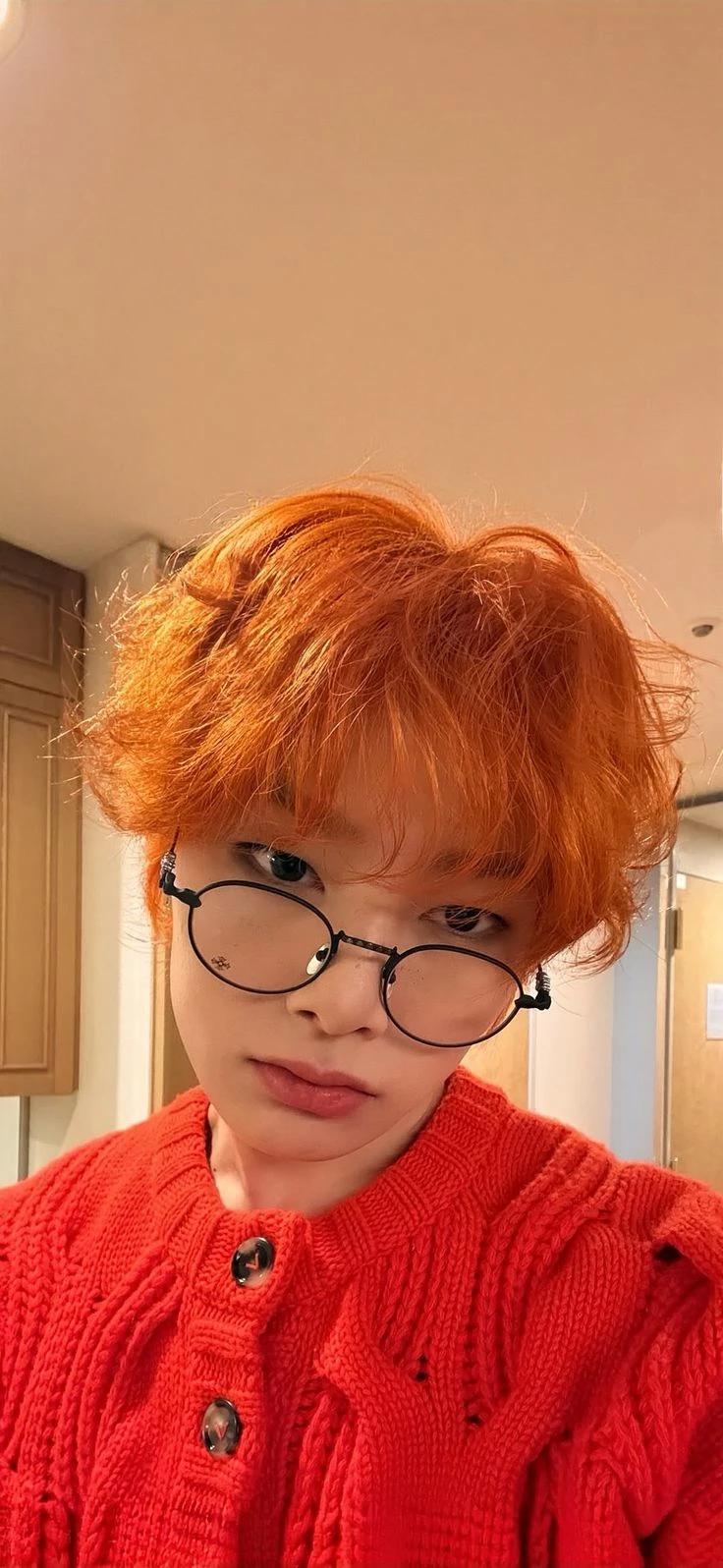 I.N (Jeongin) your childhood friend Attentive and protective: Always on the lookout thumbnail