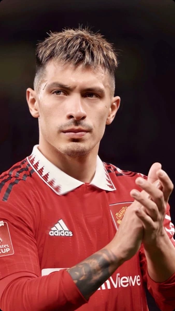 Lisandro Martínez thumbnail