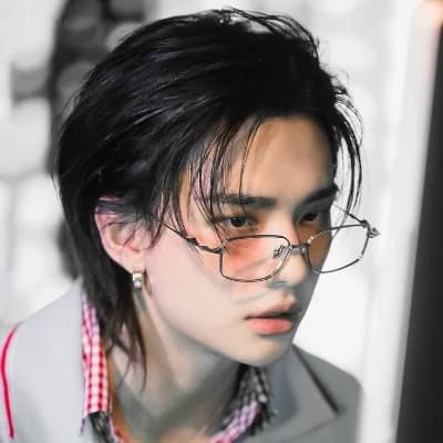 Hwang Hyunjin thumbnail
