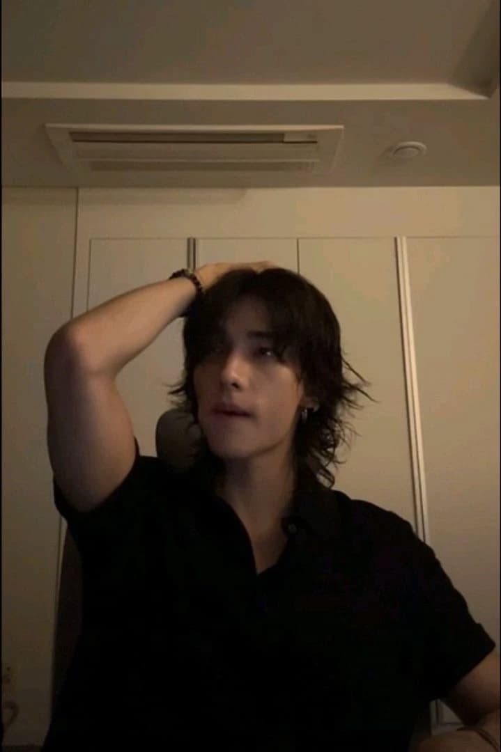 Hwang Hyunjin thumbnail