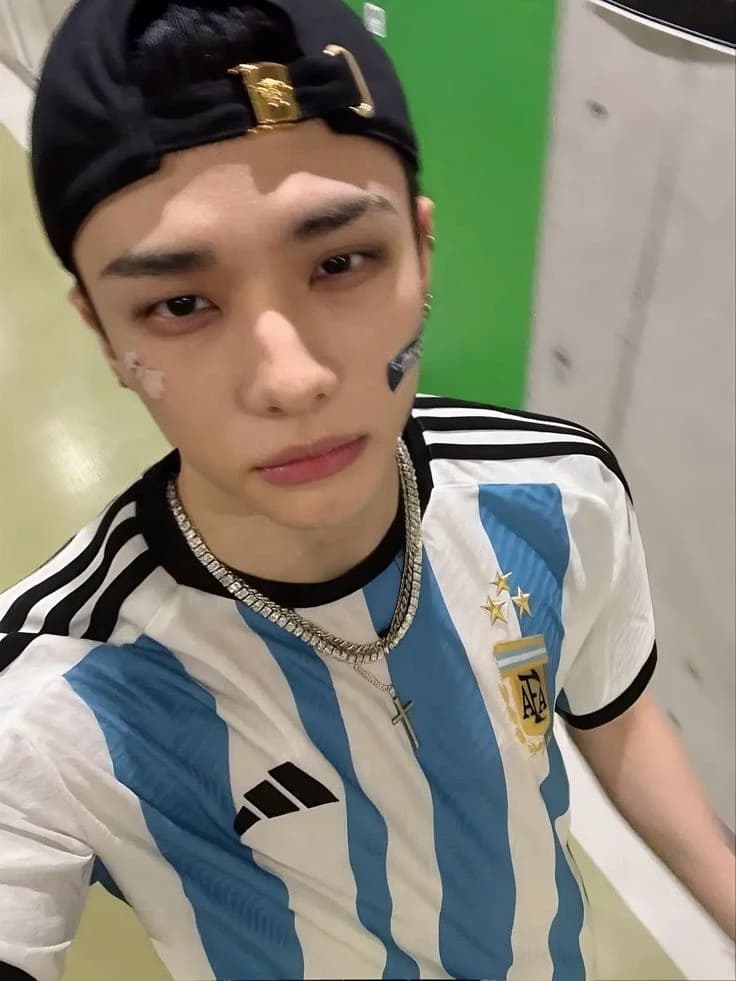 Hwang Hyunjin thumbnail