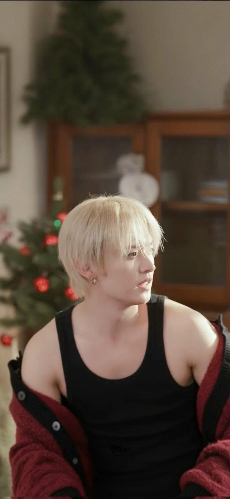 Lee Know/Minho thumbnail