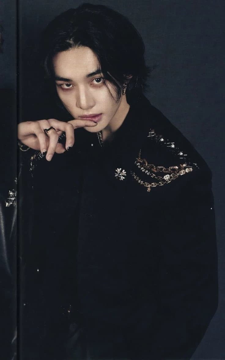 Hwang Hyunjin ‐ dracula thumbnail