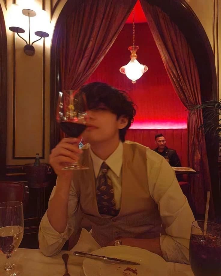 Kim Taehyung thumbnail