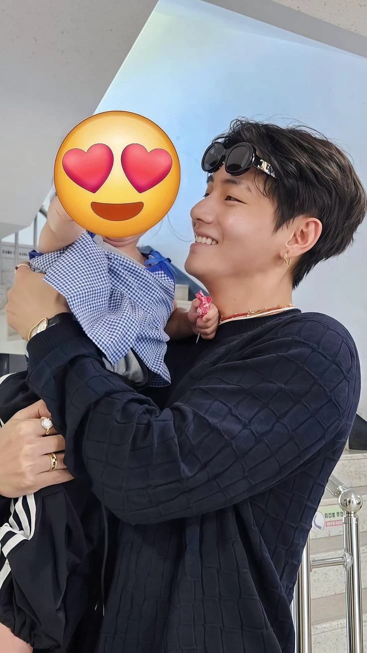 Kim Taehyung thumbnail