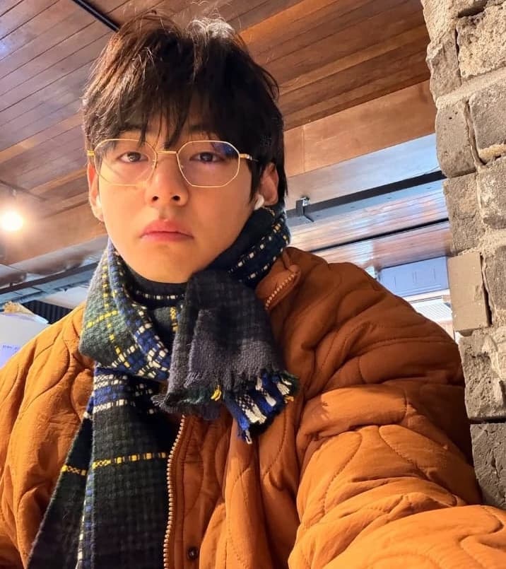 Kim taehyung thumbnail
