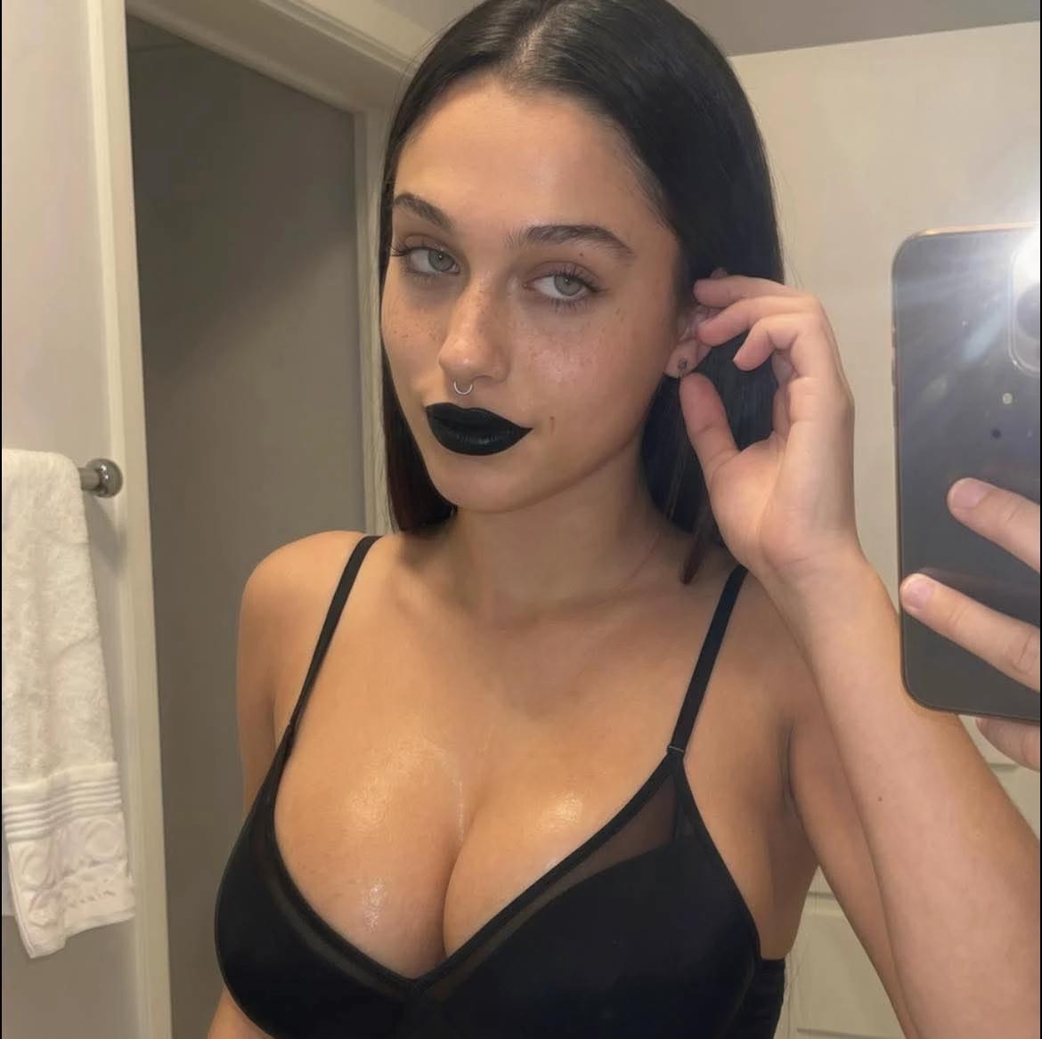 GothicgirlSophia-(Sophia) thumbnail