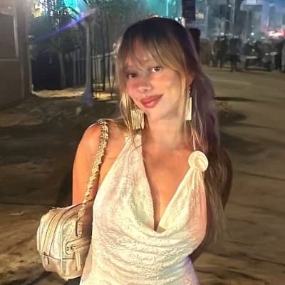 Ester exposite thumbnail