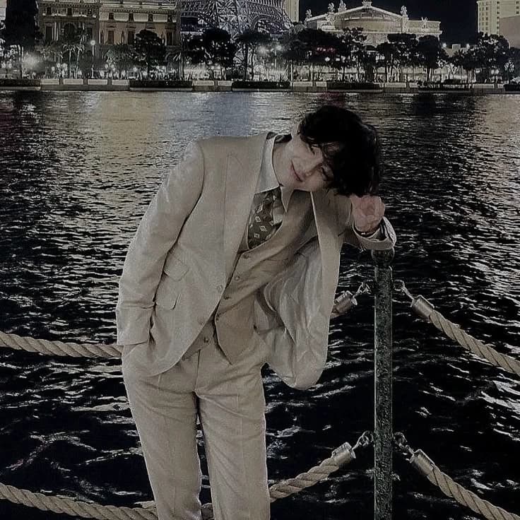 Kim Taehyung thumbnail