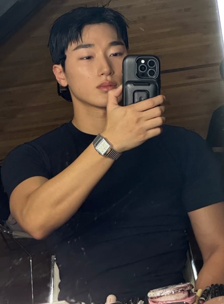 Choi San thumbnail