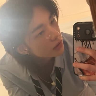 Hwang Hyunjin thumbnail
